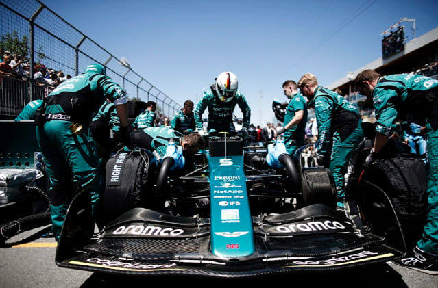 Sebastian Vettel chez aston martin en pit